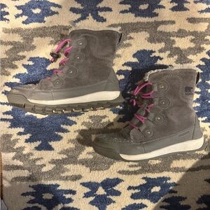 Sorel Grey Girls Boots with Pink Laces
